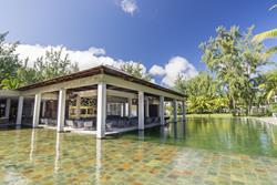 Le Morne Hotel, adults only - Mauritius. Pool bar.